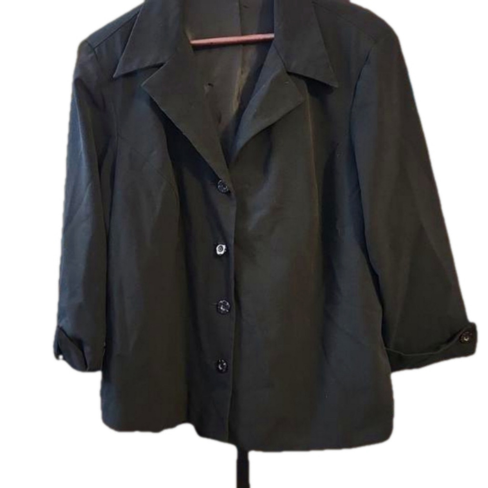 Dress barn button-up blazer with shoulder pads and 3/4 sleeves
